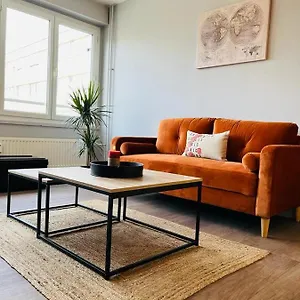 https://espace-500-cosy-wifi-vue-sur-la-ville.hotels-rhonealpes.com